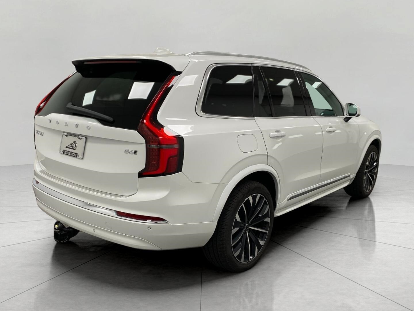 2025 Volvo XC90 AWD Core photo 2