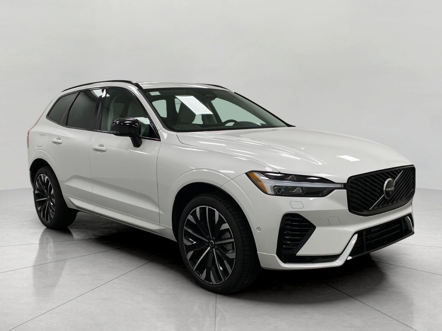2026 Volvo XC60 T8 Ultra Dark AWD's photo