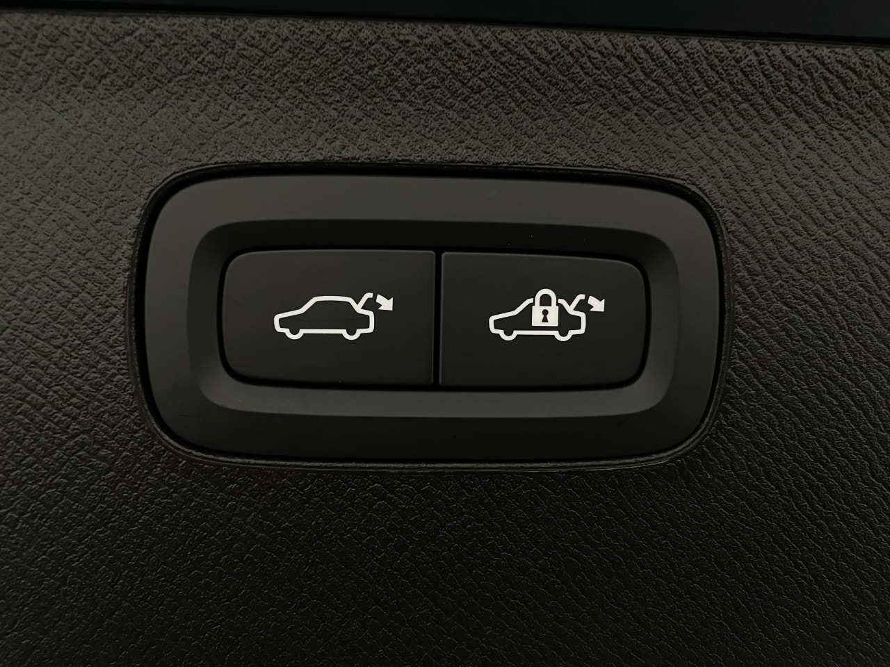 2026 Volvo XC90 Plus - Photo 6