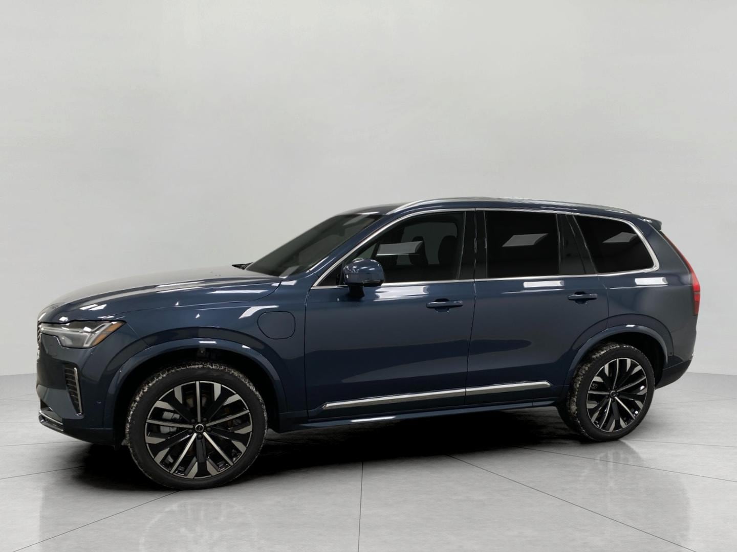 2026 Volvo XC90 Plus - Photo 8