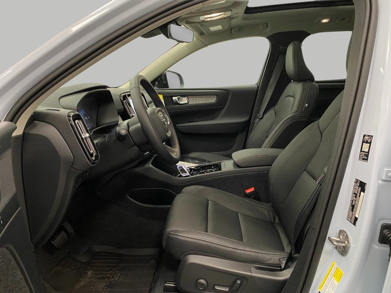 2026 Volvo XC40 Plus - Photo 31