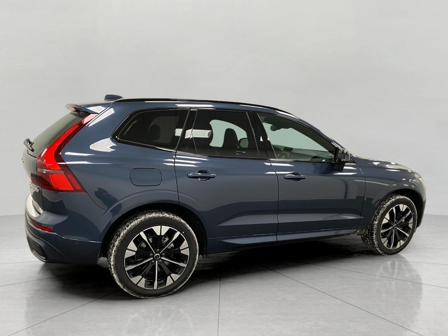 2026 Volvo XC60 Plus - Photo 37