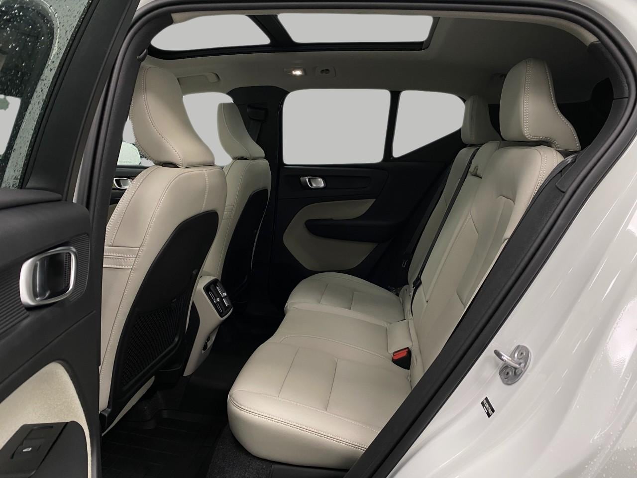 2026 Volvo XC40 Ultra - Photo 30
