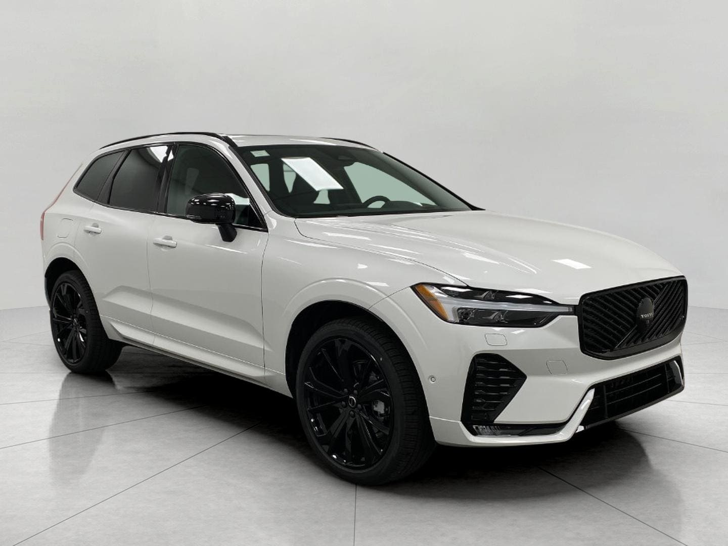 2026 Volvo XC60 B5 Ultra Black Edition Theme AWD's photo
