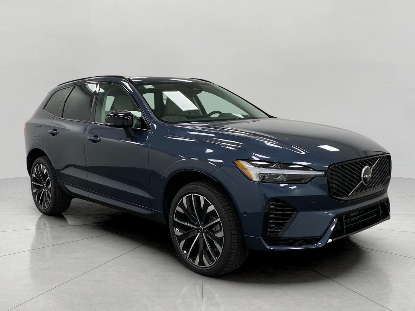 2026 Volvo XC60 T8 Ultra Dark AWD's photo
