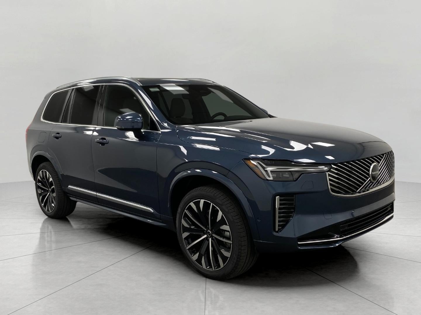 2026 Volvo XC90 Plus's photo
