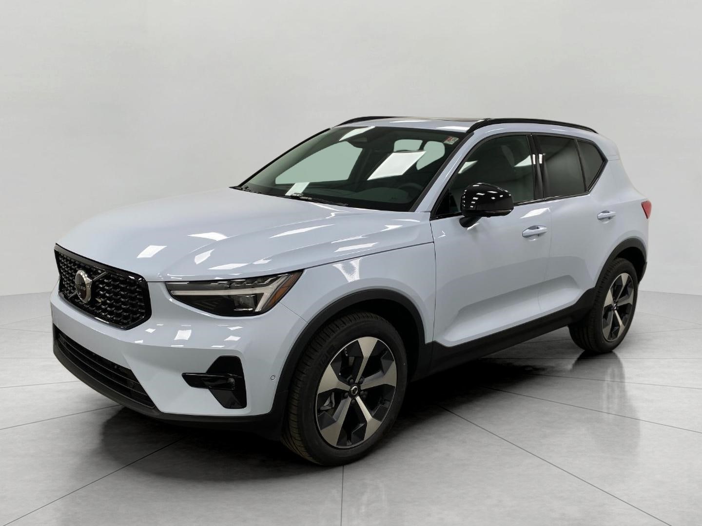 2026 Volvo XC40 Plus - Photo 9