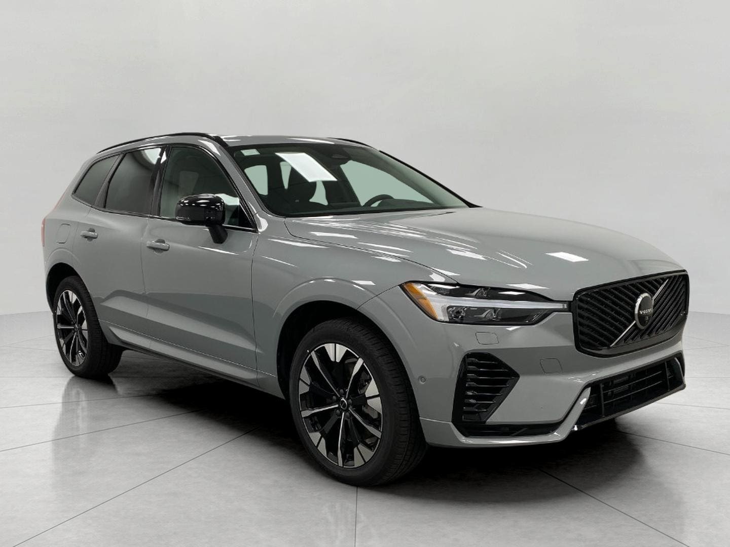 2026 Volvo XC60 T8 Plus Dark AWD's photo