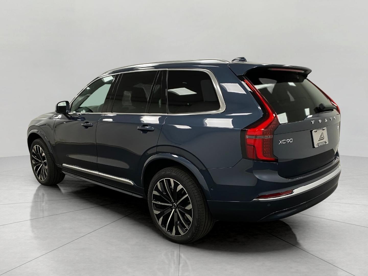 2026 Volvo XC90 Plus - Photo 7