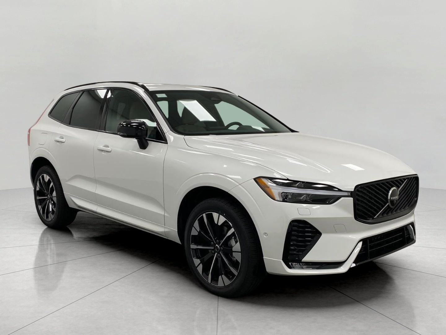 2026 Volvo XC60 B5 Plus Dark AWD's photo