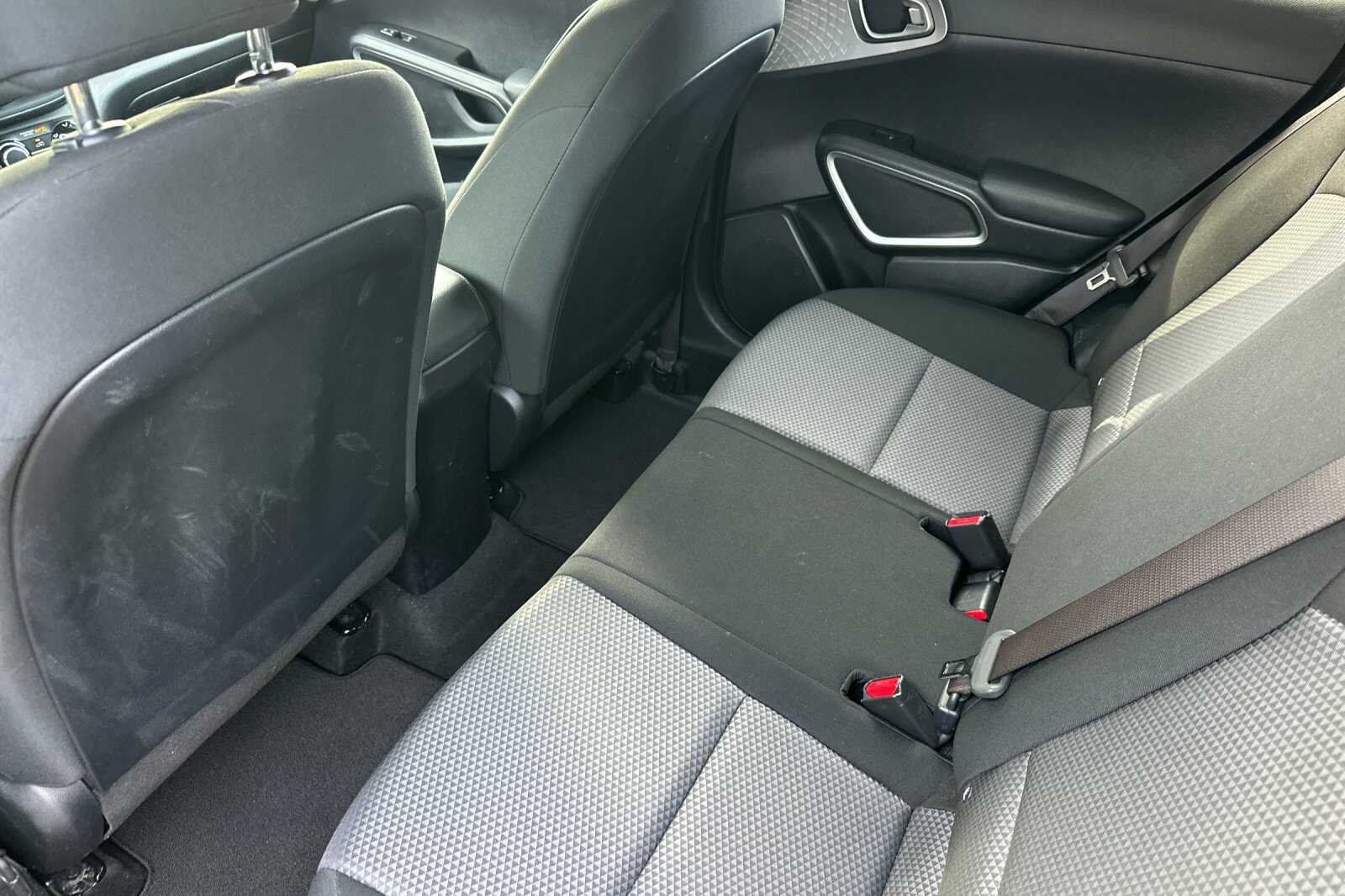 2024 Kia Soul LX - Photo 10