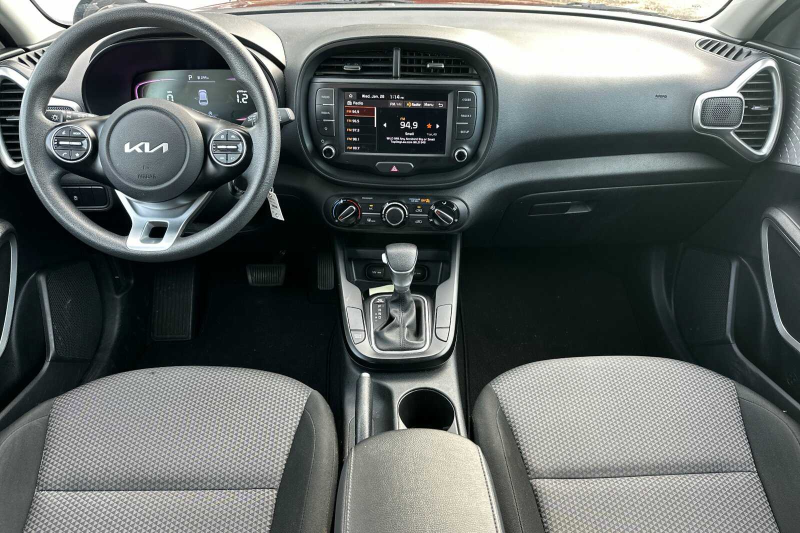 2024 Kia Soul LX - Photo 11