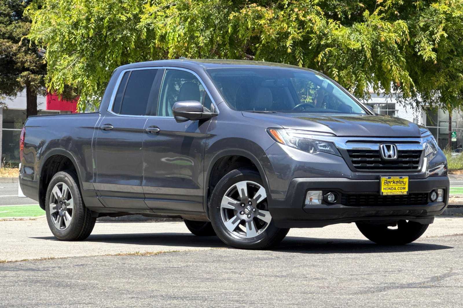 2017 Honda Ridgeline RTL-T photo 2