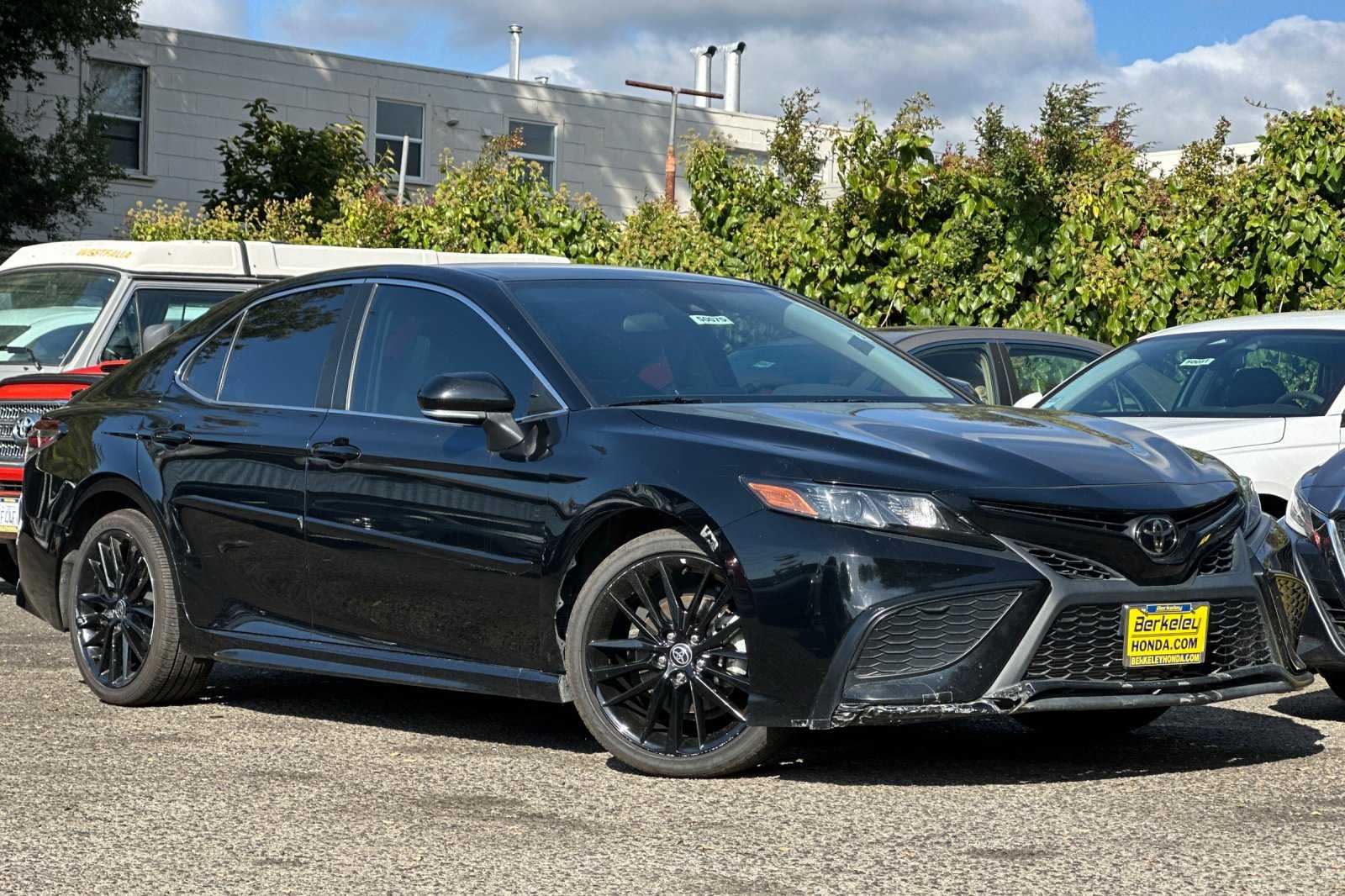 2023 Toyota Camry SE photo 2