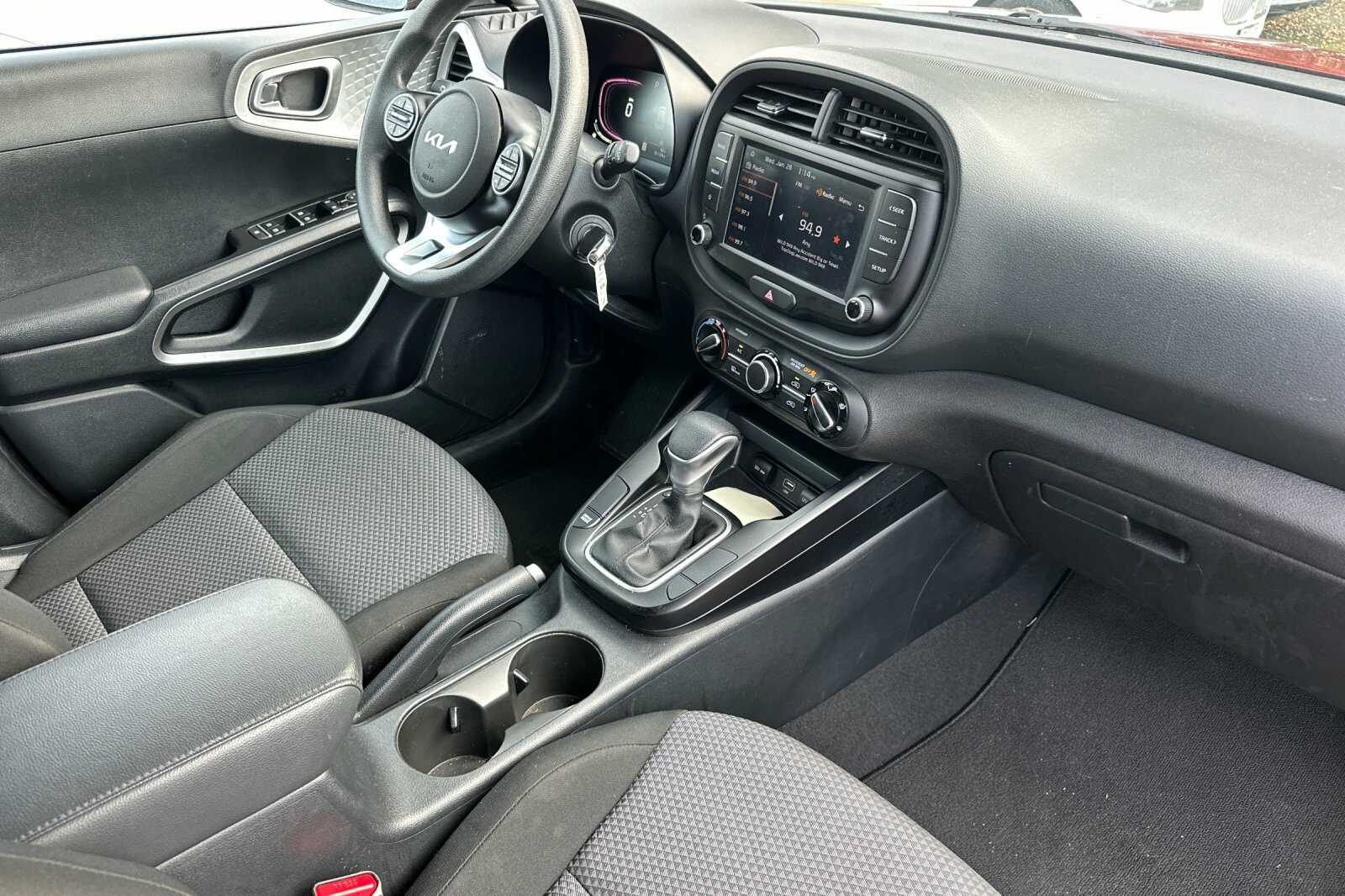 2024 Kia Soul LX - Photo 14