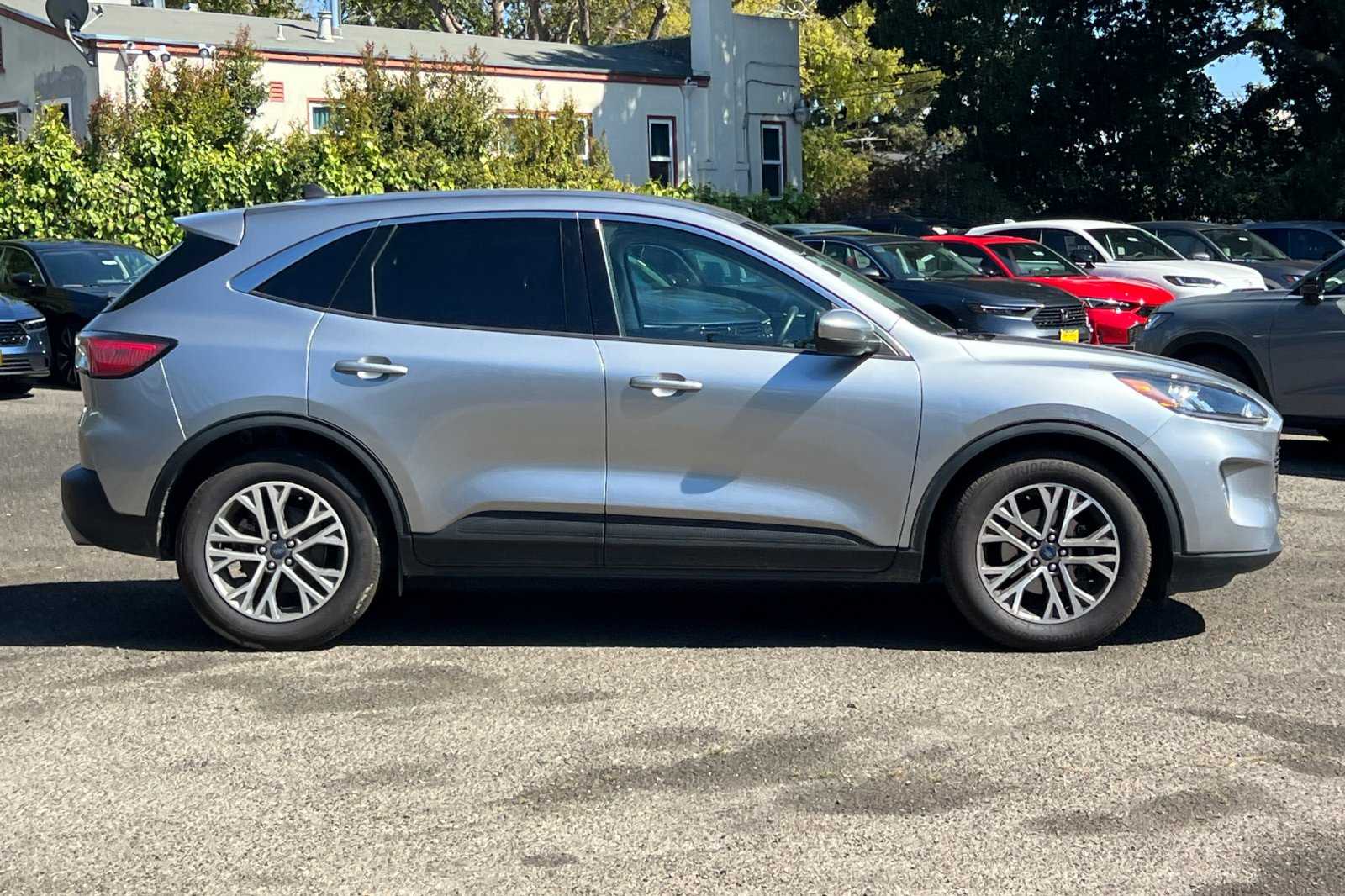 2022 Ford Escape SEL photo 3