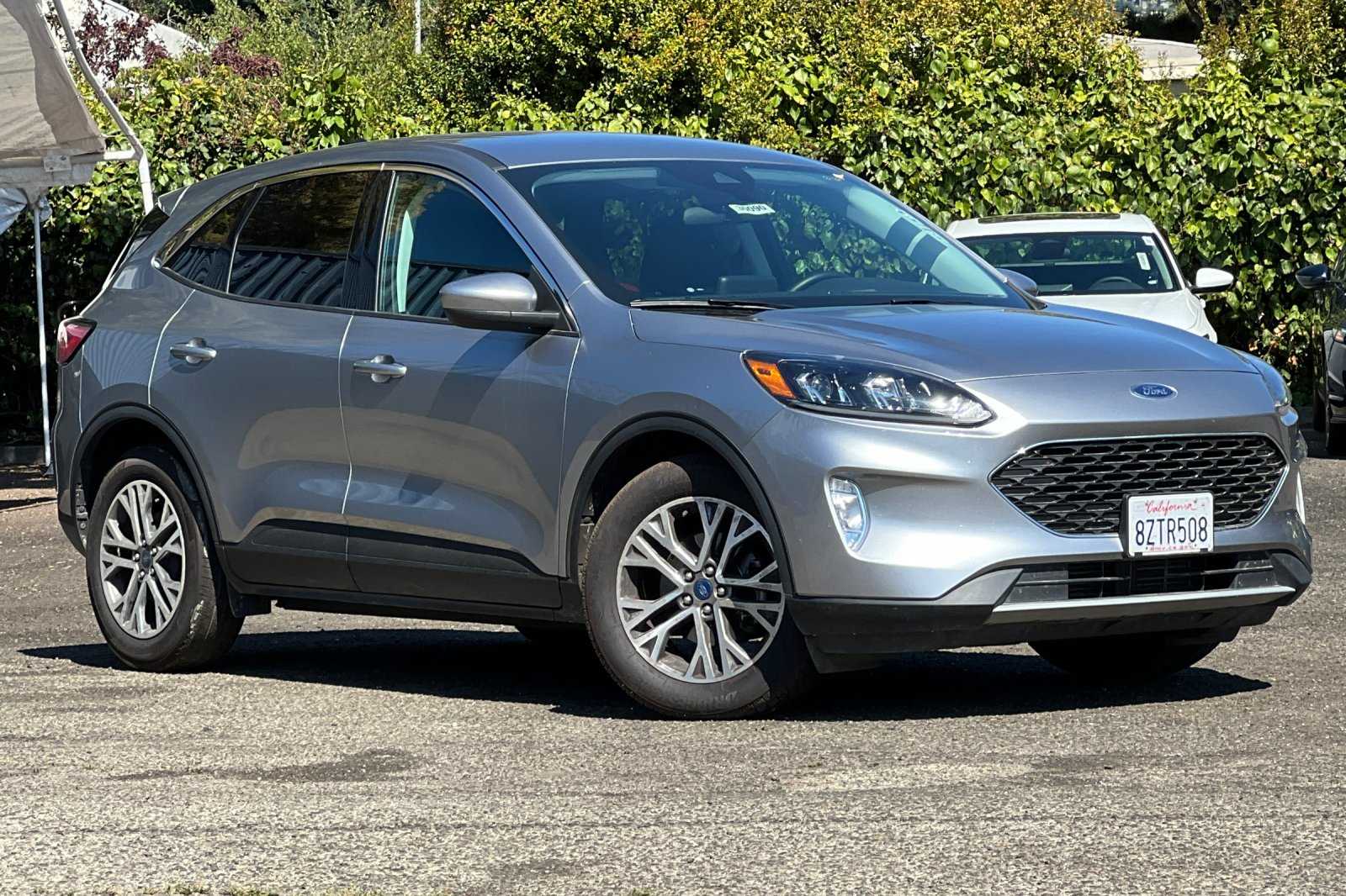 2022 Ford Escape SEL photo 2