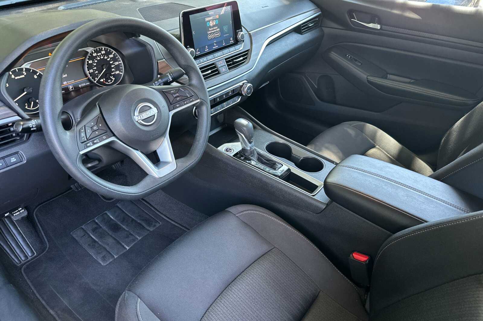 2025 Nissan Altima SV - Photo 8