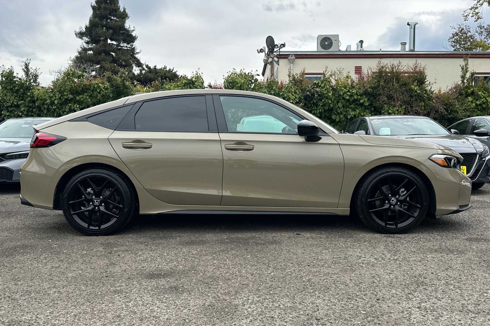 2025 Honda Civic Sport photo 3