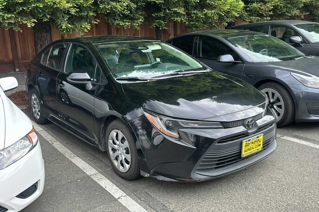 2024 Toyota Corolla LE photo 2