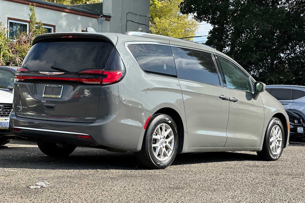 Used 2021 Chrysler Pacifica Touring L Van