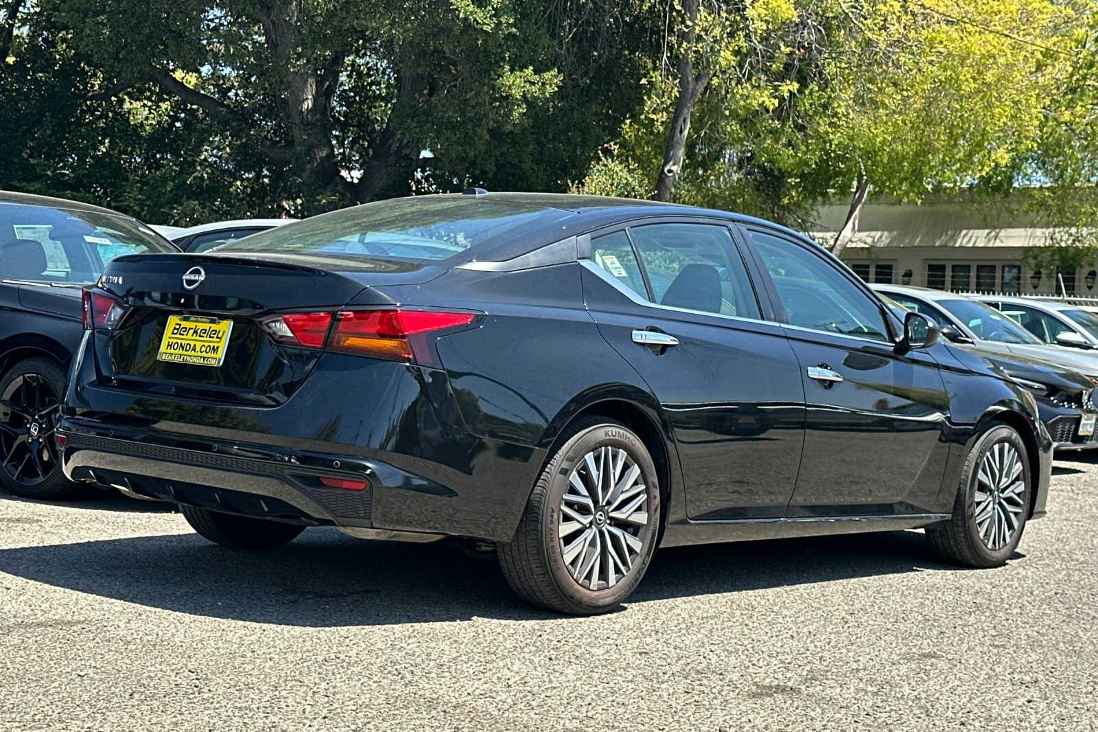 2025 Nissan Altima SV - Photo 4