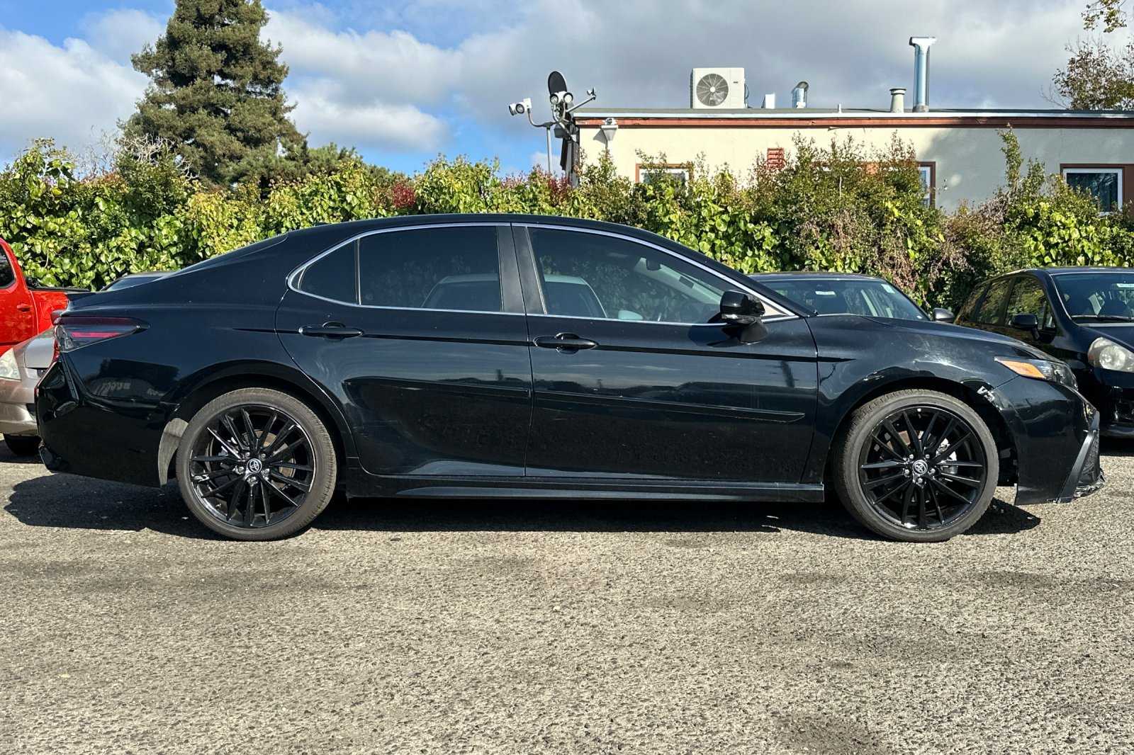 2023 Toyota Camry SE photo 3