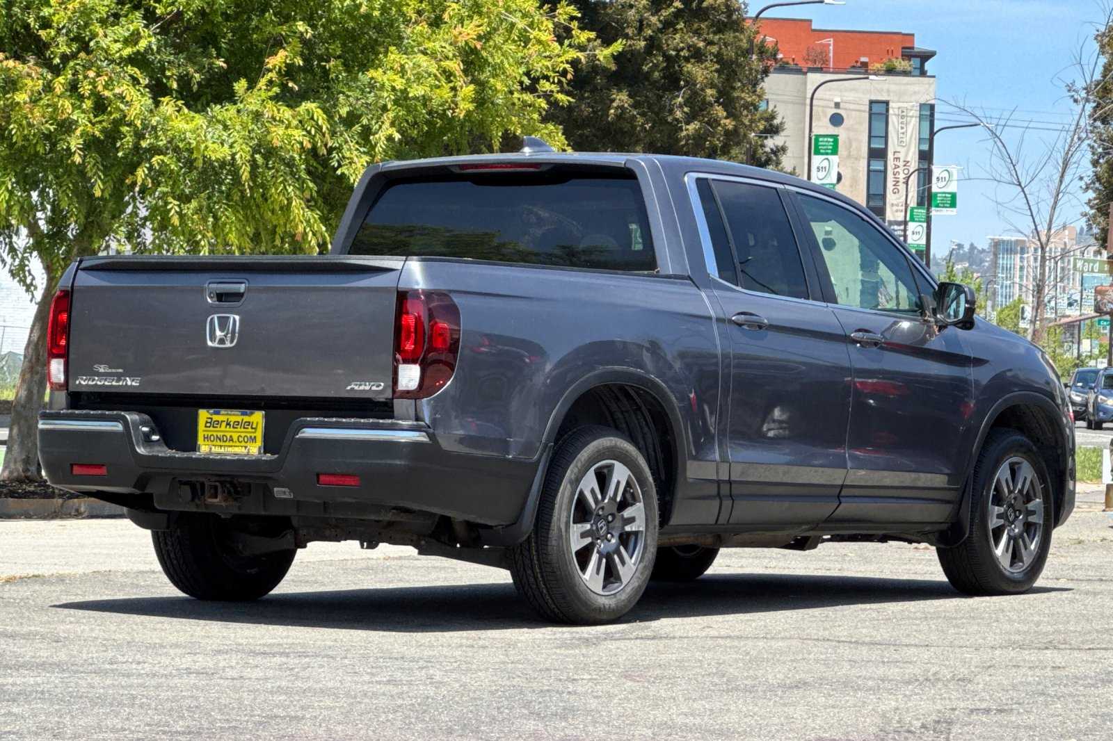 2017 Honda Ridgeline RTL-T photo 4