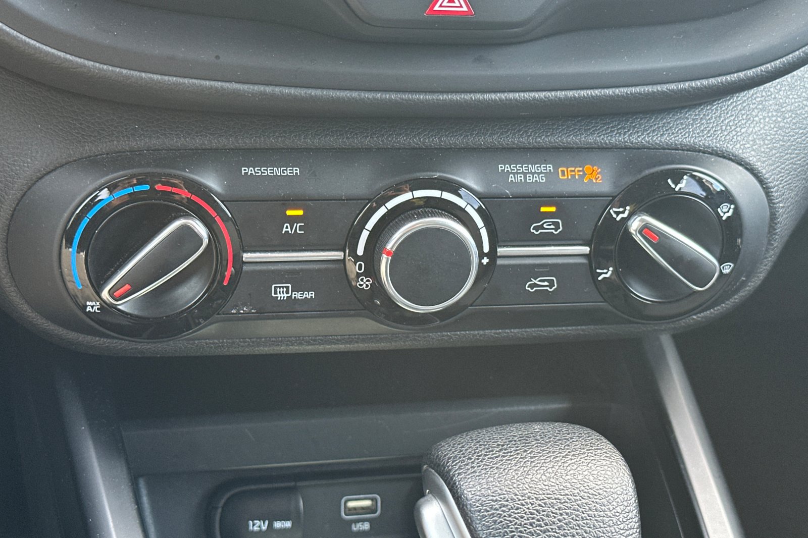 2024 Kia Soul LX - Photo 18