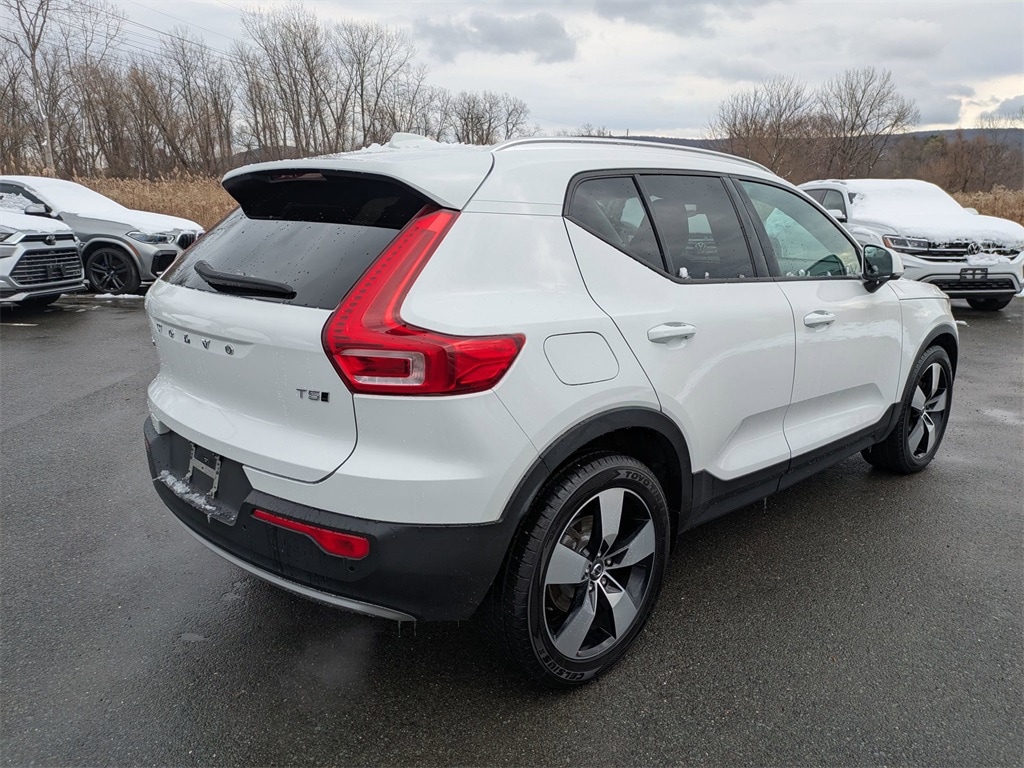 Used 2020 Volvo XC40 Momentum SUV