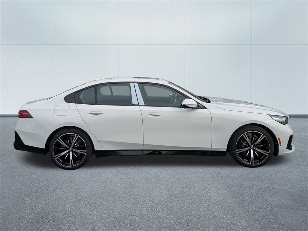 New 2026 BMW 530i xDrive Sedan