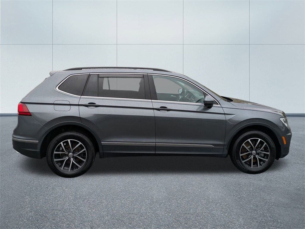 2021 Volkswagen Tiguan R-Line Black SEL photo 2