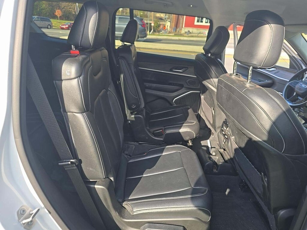 2023 Jeep Grand Cherokee Limited photo 4