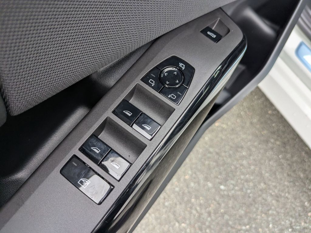 2026 BMW X3 30 - Photo 13