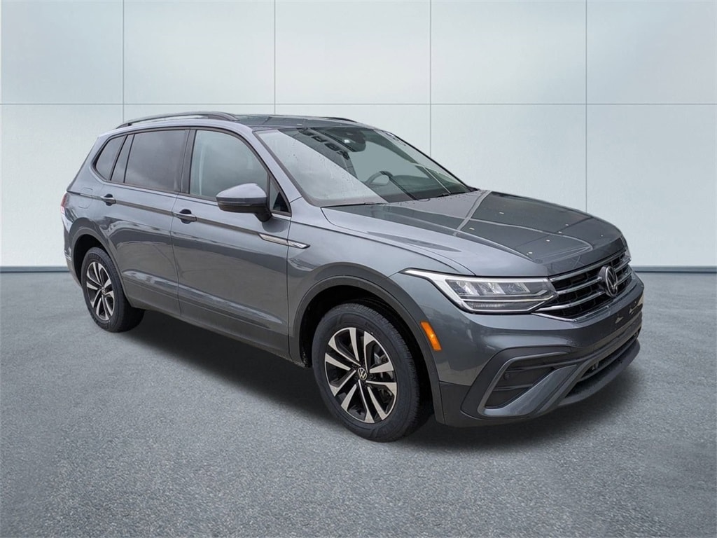 2023 Volkswagen Tiguan S's photo