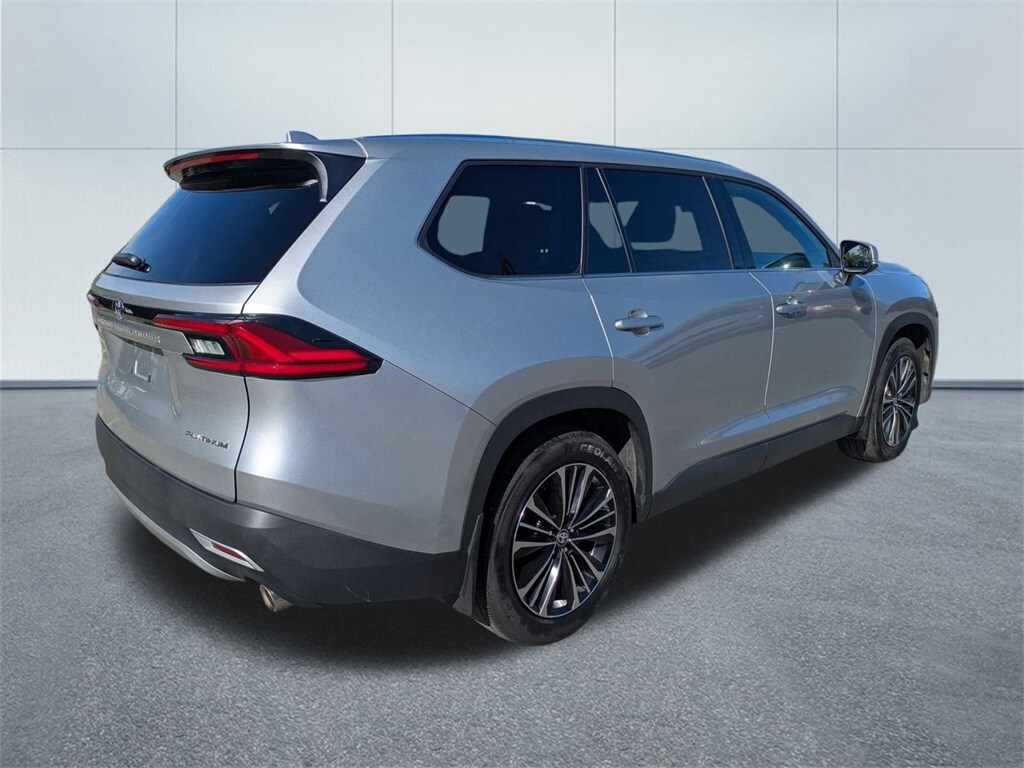 2024 Toyota Highlander Hybrid Platinum photo 3