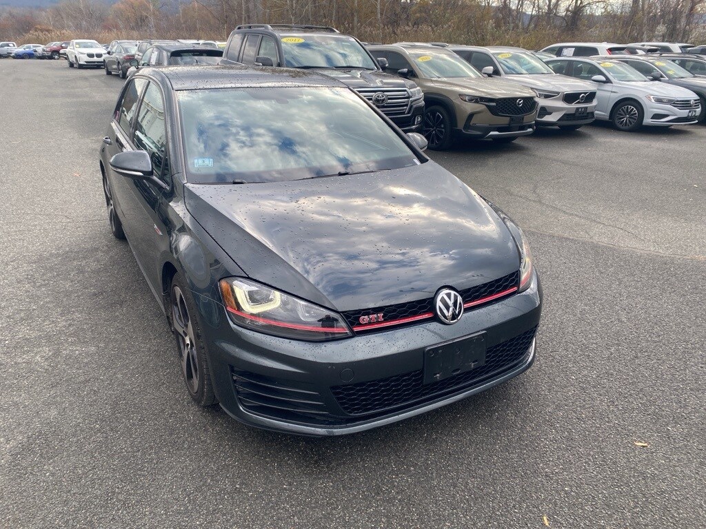 2017 Volkswagen Golf GTI SE photo 3