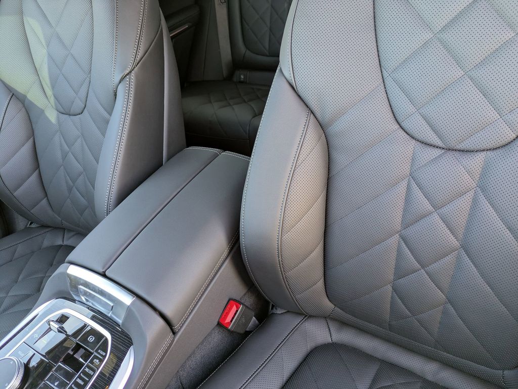 2026 BMW X5 50e - Photo 17