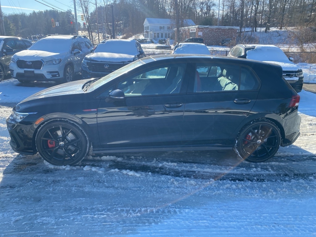 2024 Volkswagen Golf GTI SE's photo