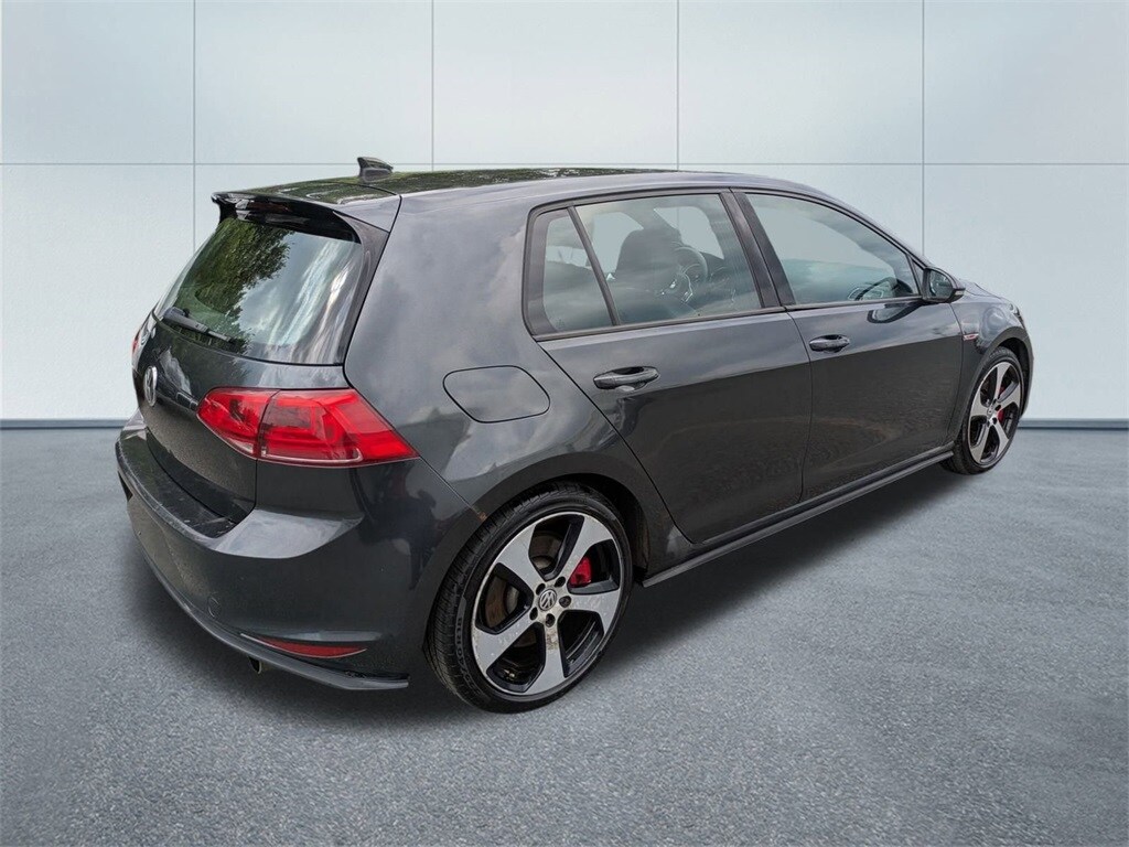 2017 Volkswagen Golf GTI SE photo 3