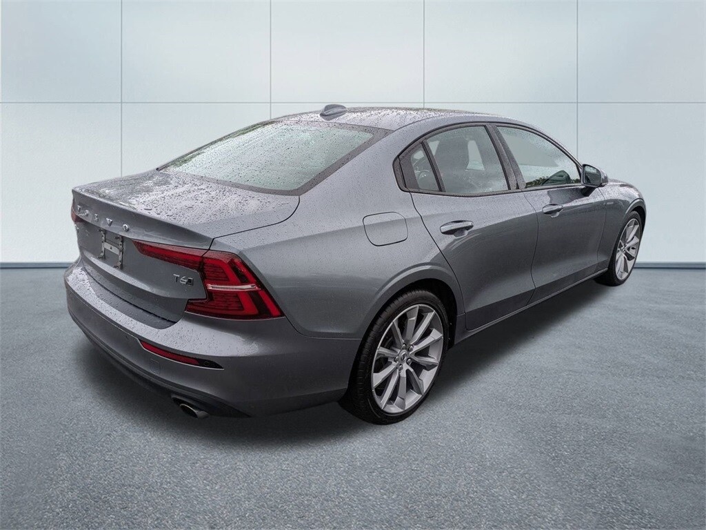 2019 Volvo S60 T6 Momentum photo 3