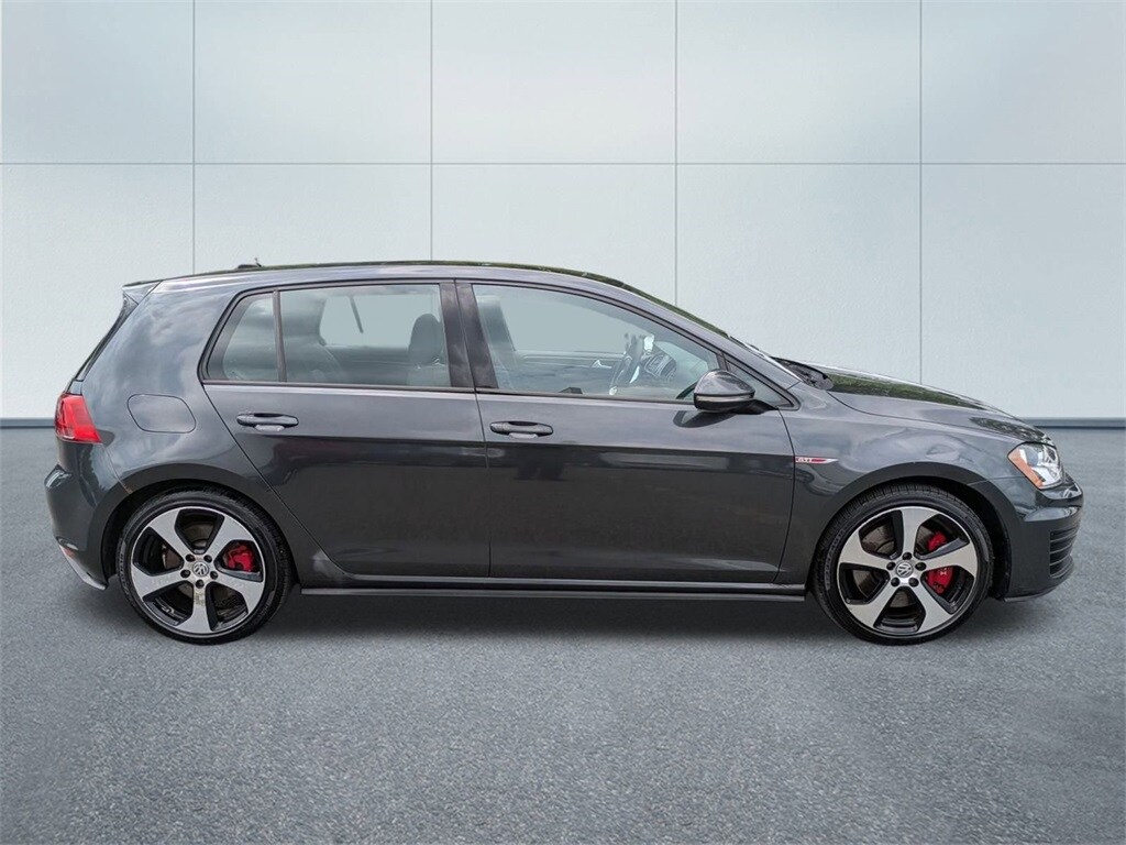 2017 Volkswagen Golf GTI SE photo 2