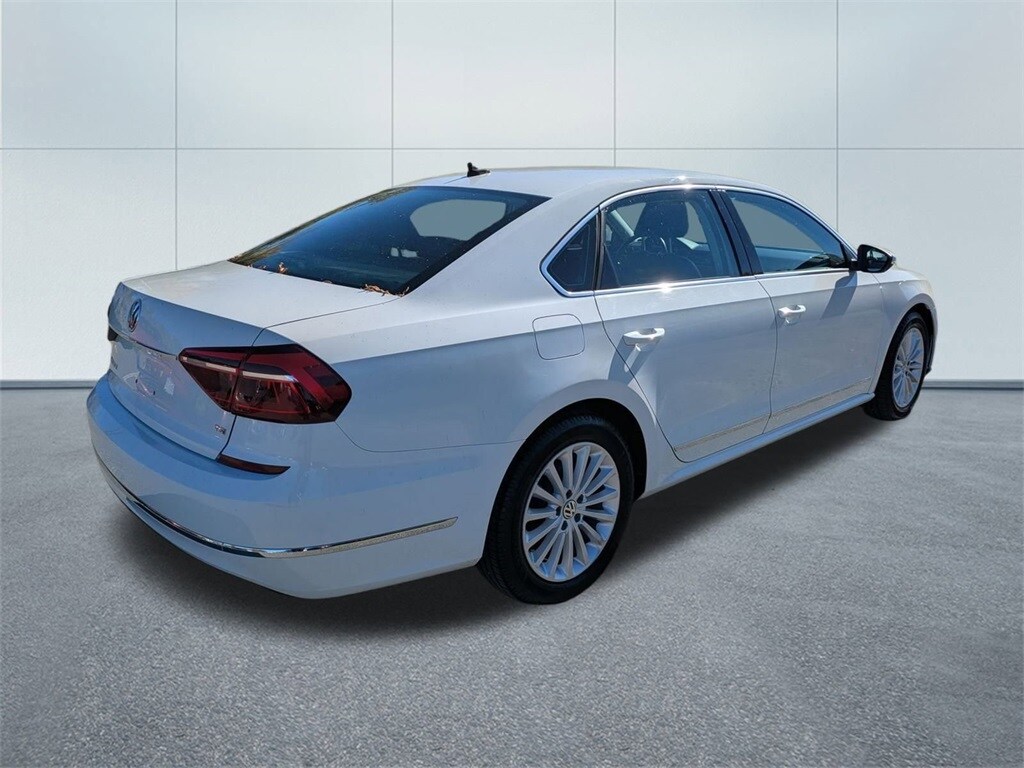 2017 Volkswagen Passat SE photo 3