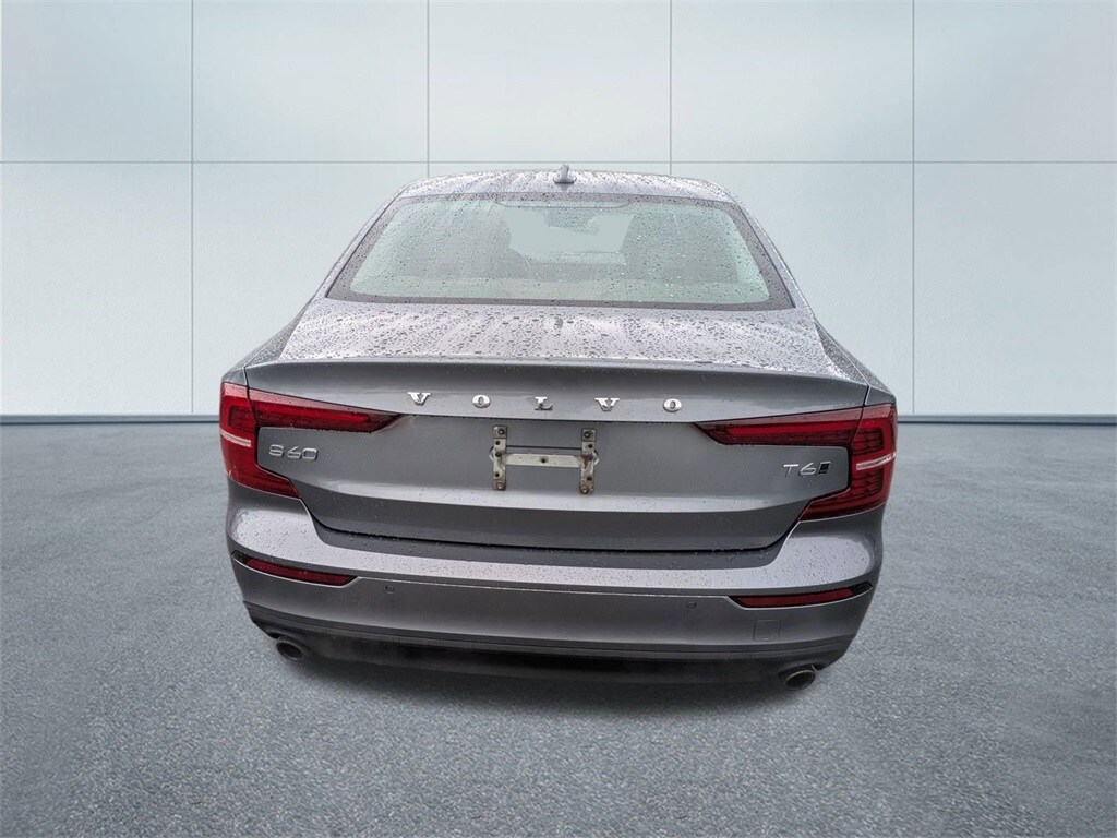 2019 Volvo S60 T6 Momentum photo 4