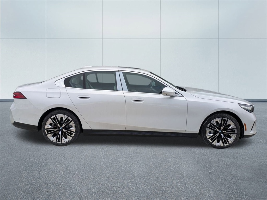 New 2026 BMW 530i xDrive Sedan
