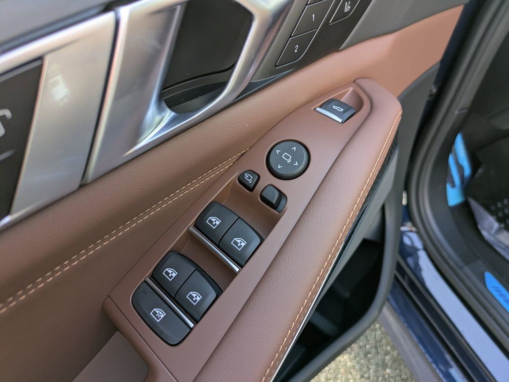 2026 BMW X5 M60i - Photo 13