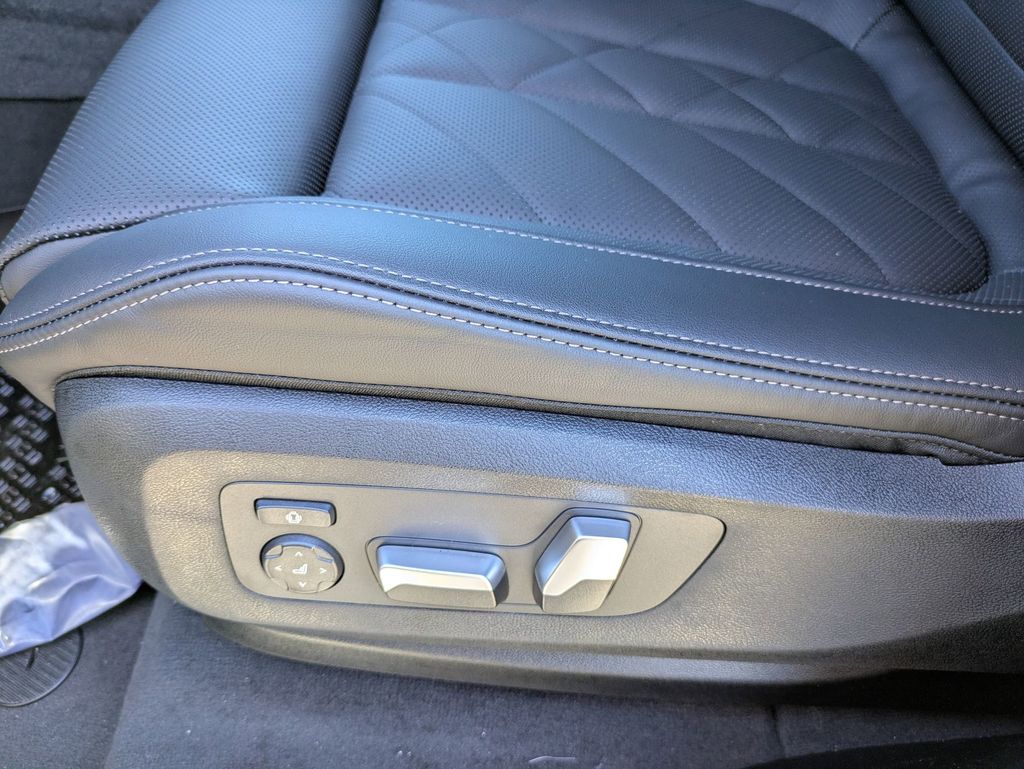 2026 BMW X5 50e - Photo 15