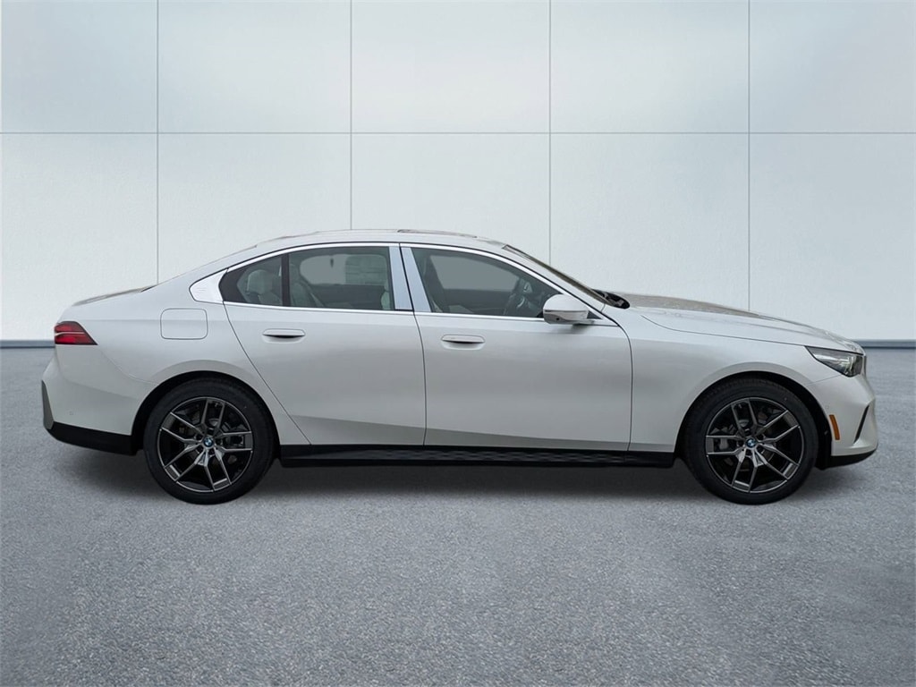 New 2026 BMW 530i xDrive Sedan