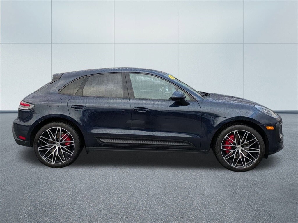 2022 Porsche Macan S photo 2