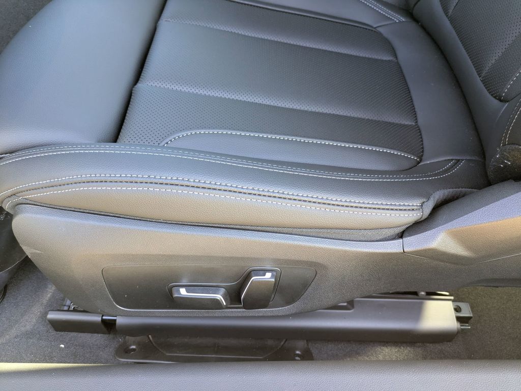 2025 BMW 2 Series 230i - Photo 15